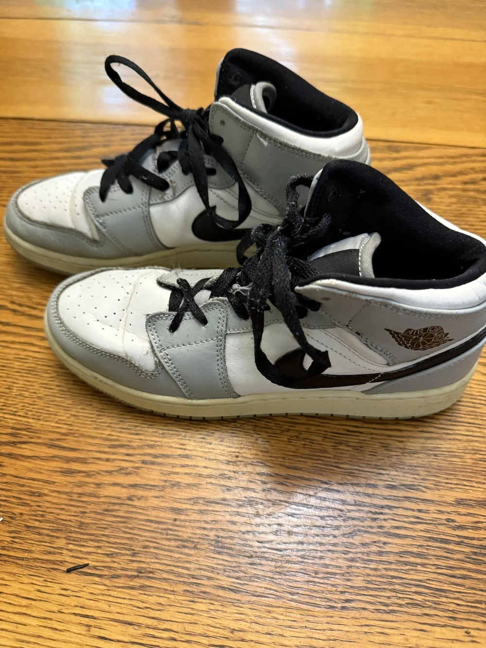 Air Jordan 1 Mid Shoes Youth Size 5Y Retro Basketball 554725-092
